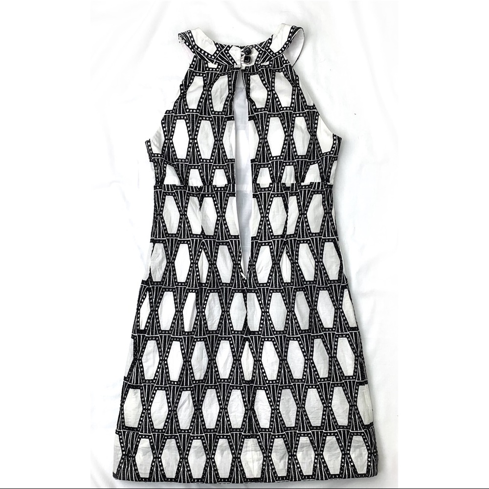 3/$15 Shoshana Black & White Sleeveless Dress - Picture 4 of 8